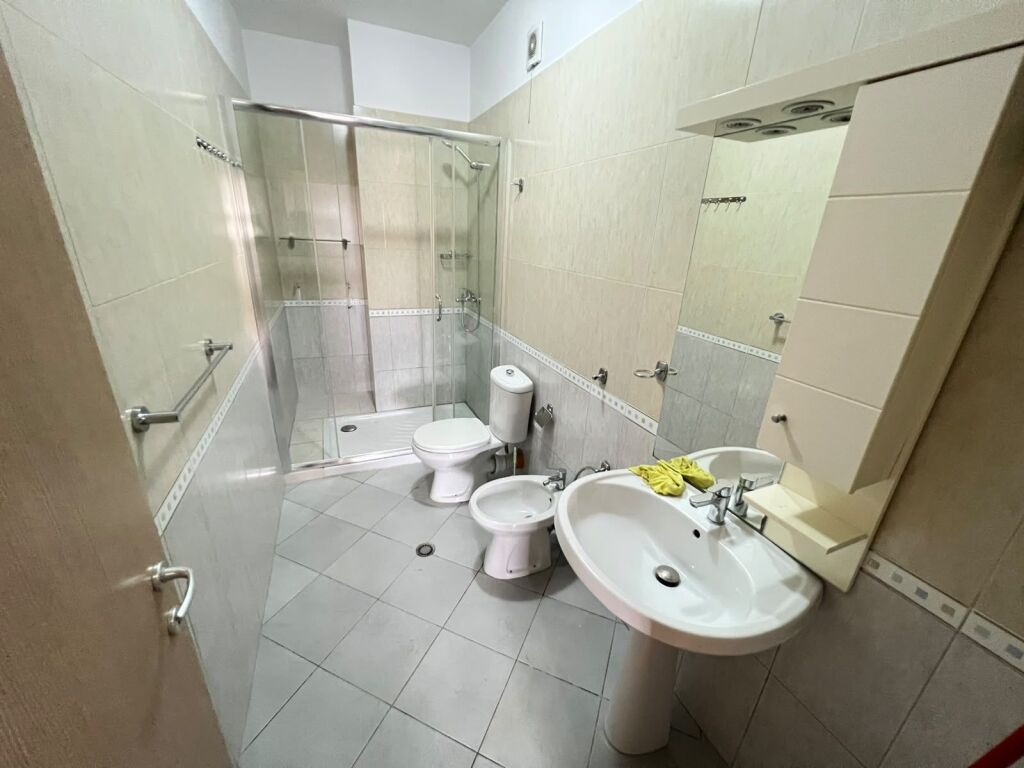 Apartament Me Qera 2+1 Tek Tregu Elektrik (ID B2202101) Tirane