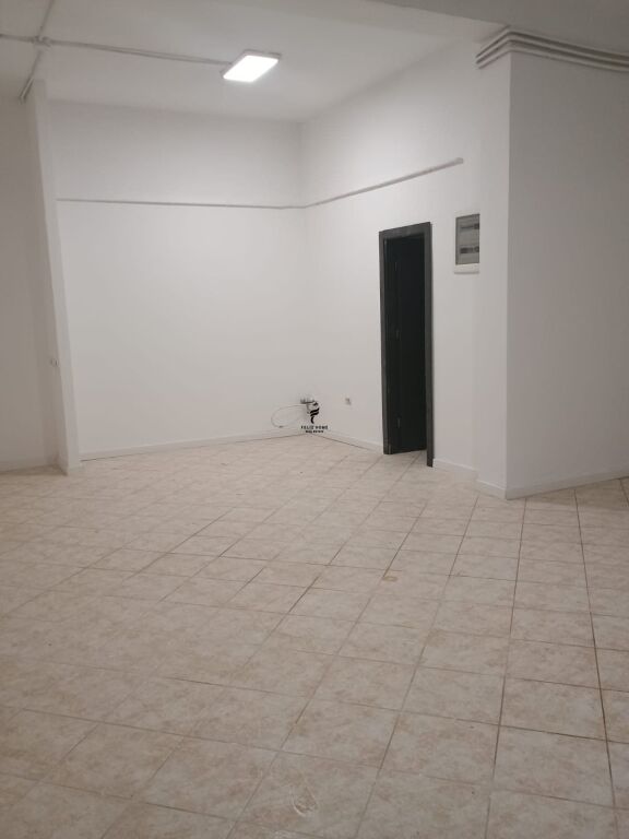 VENDESI COMMERCIALE IN VENDITA 55 M2 YZBERISHT 105.000 EURO FH-92559