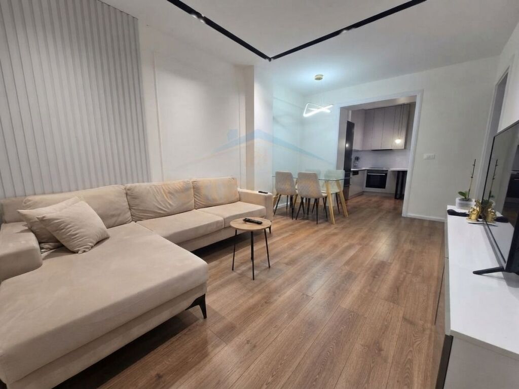 Affitto, Appartamento 2+1, Petronini, Tirana.