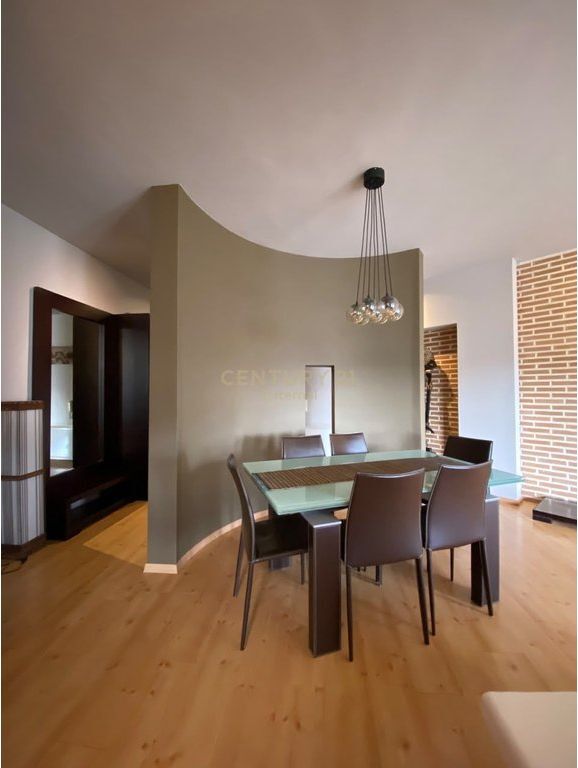 Apartament 2+1+2 Per Qira ne Ish Bllok