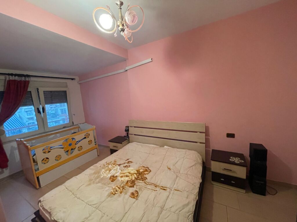 Apartament me qera 3 + 1 / kontakt 
