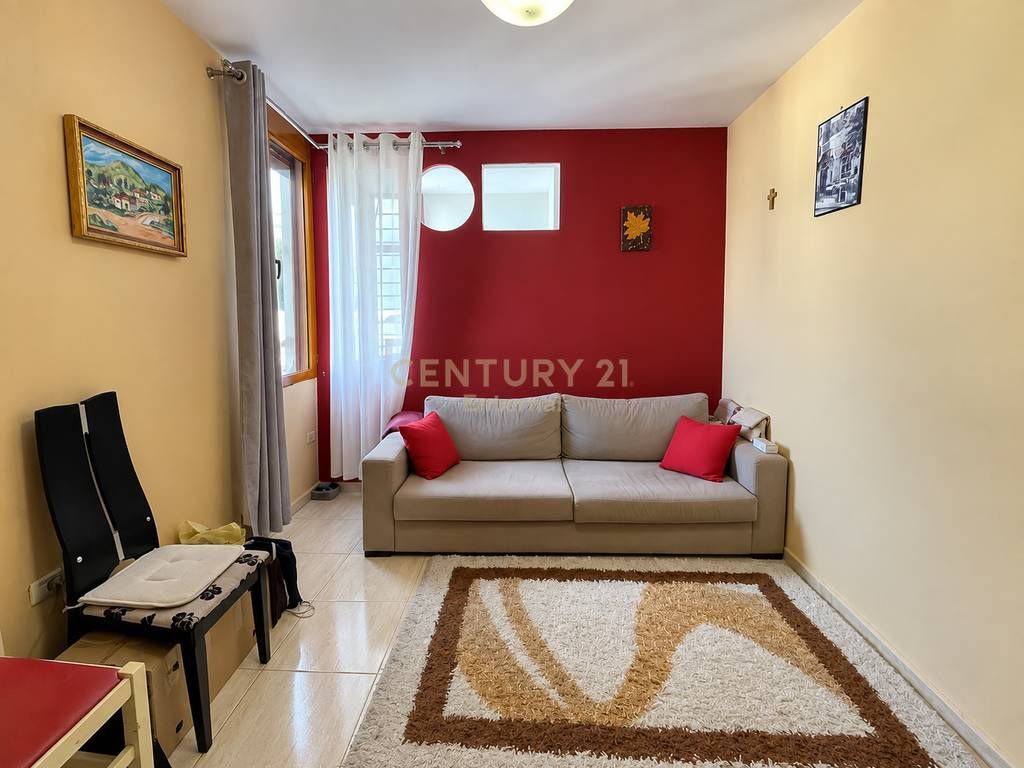 E Bogdaneve Street - 1+1 For Rent 5 Minutes From The Center Building With Elevator 500 € /Month 50,000 Lek /Month