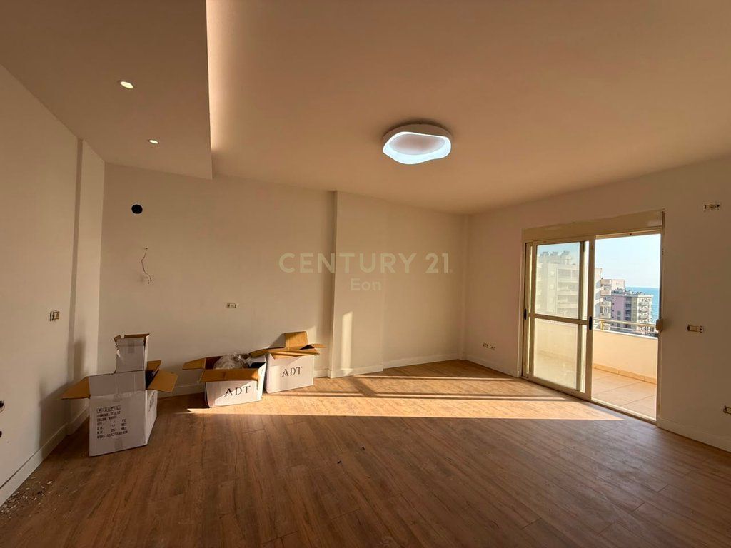 Shitet Apartament 1+1 me Pamje Deti – Shkëmbi i Kavajës - Çmimi: 73,000 €