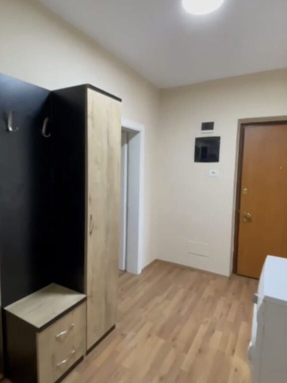 Jepet apartament 2+1 me qira tek Rruga e Durresit , prane Hotel Eden .
