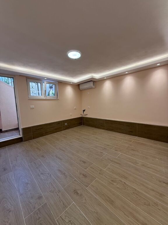 UFFICIO IN AFFITTO 141 M2 VIA KAVAJA 210.000 LEKE  FH-92563A