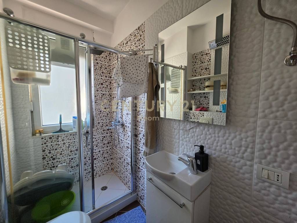 Apartament 2+1+2📍 Liqeni i thatë