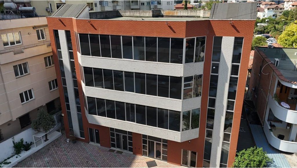 4-Story Commercial Building for Rent