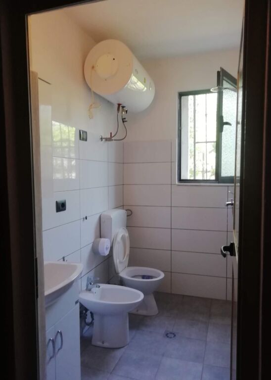 🏡🌊 JEPET KATI I PARE I NJE VILE 3+1 ME QIRA NË PLAZH TEUTA – DURRËS!