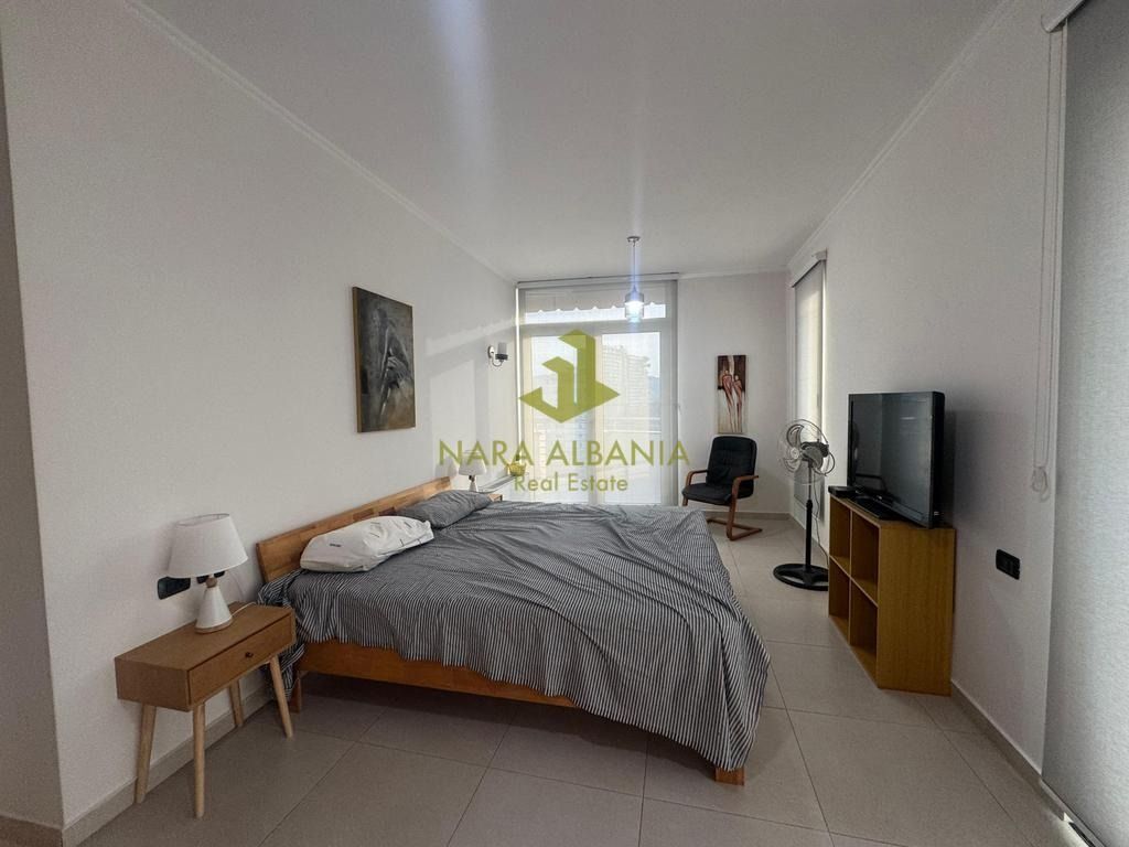 Jepet apartament 2+1+2 me qira tek Ambasada Amerikane , Rruga e Elbasanit .