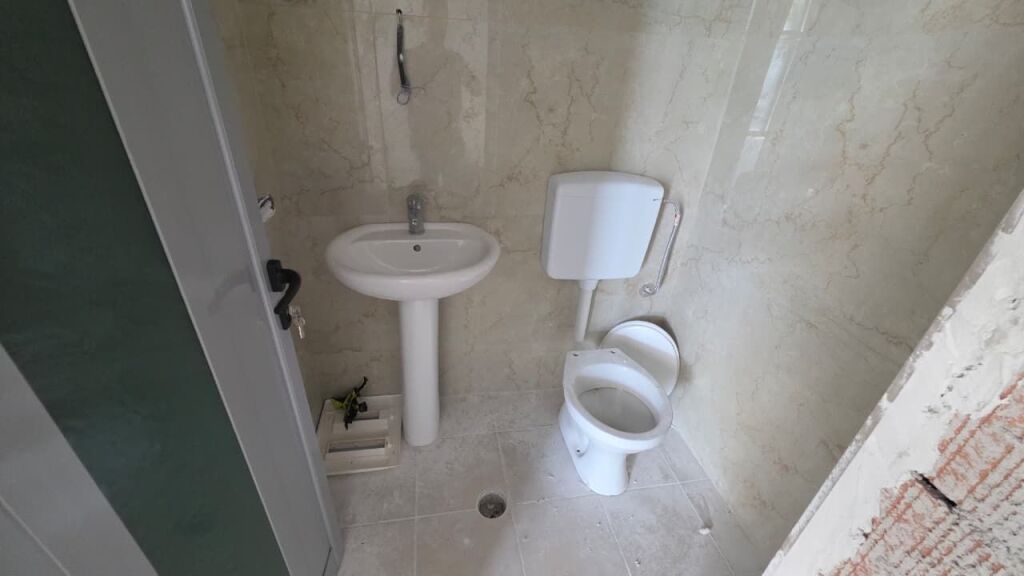 SHOP FOR RENT NEAR THE RED CROSS – VLORË 📍
