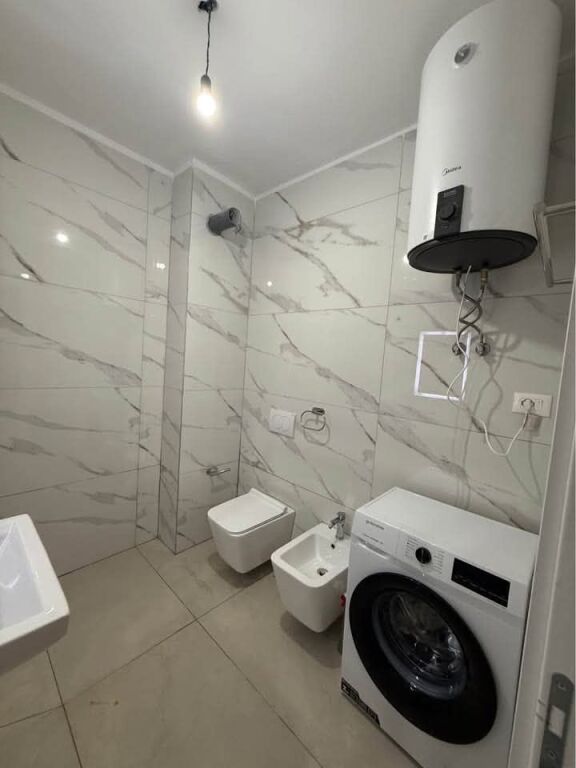 JEPET ME QIRA APARTAMENT 1+1 - BULEVARDI I RI, ISH STACIONI I TRENIT, TIRANE