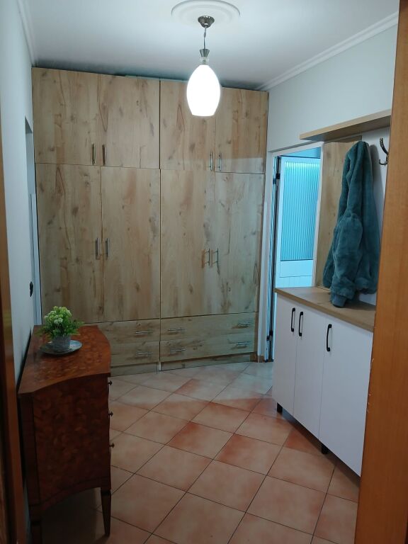 Tirana rent: Nice apartment in Xhamlliku area