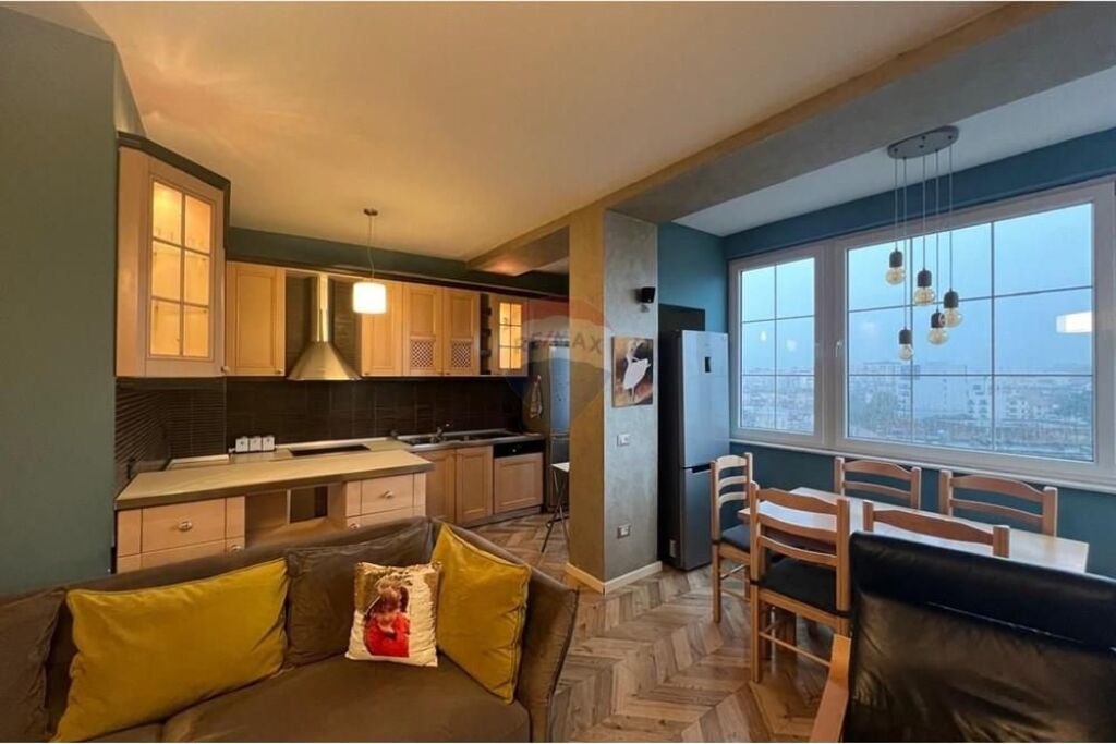 Shitet apartament 2+1+2 tek Zogu i Zi