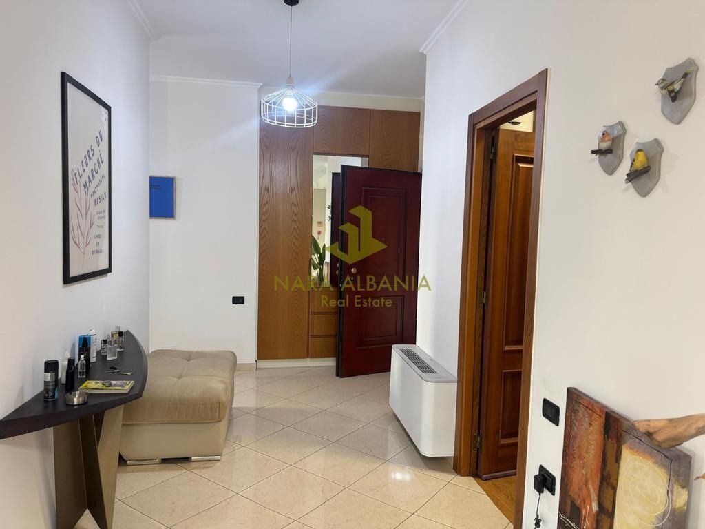 Jepet apartament 2+1+2 me qira tek Ambasada Amerikane , Rruga e Elbasanit .