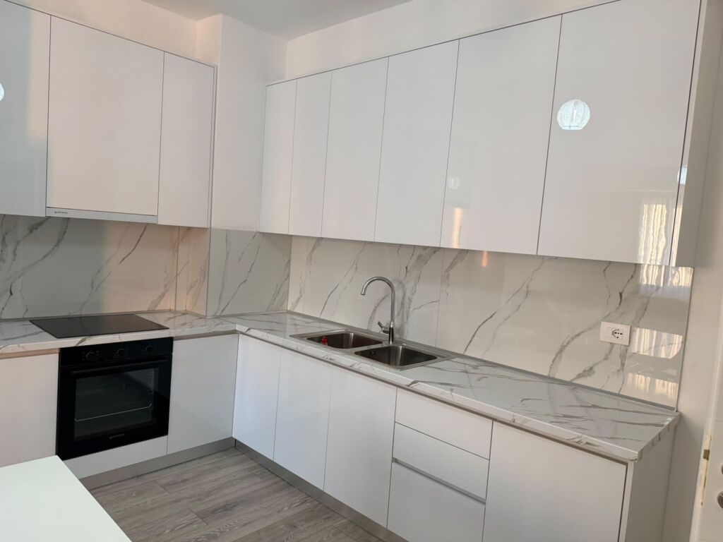 2+1, a urban gate astir, con parcheggio, 650 euro