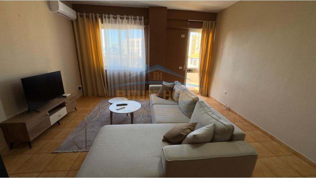 Shitet Apartament 1+1, Rruga e Barrikadave