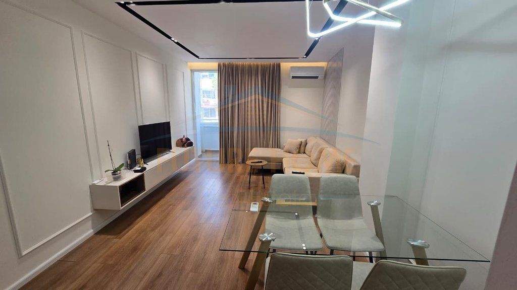 Qira, Apartament 2+1, Petronini, Tiranë.
