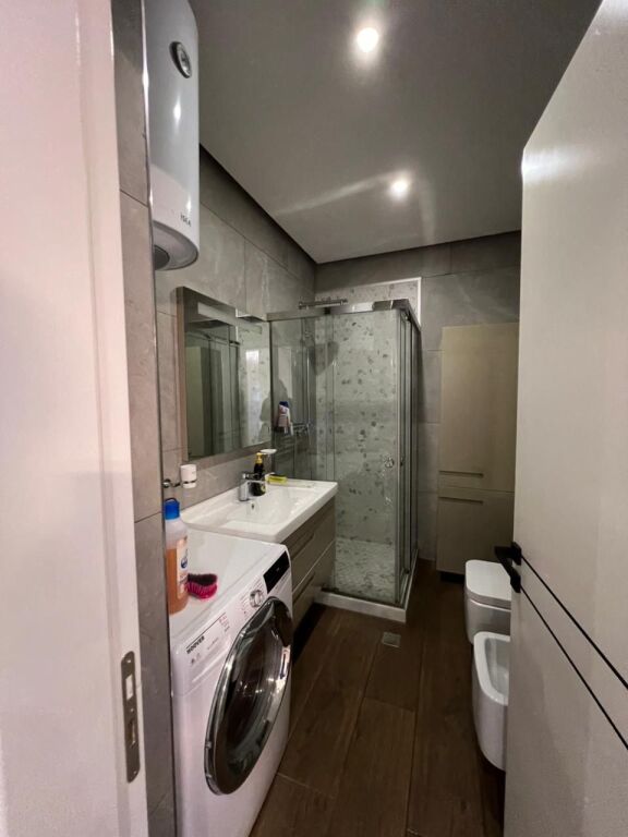 Apartament 1+1 me qira plus 2 tualete te rruga Besim Alla