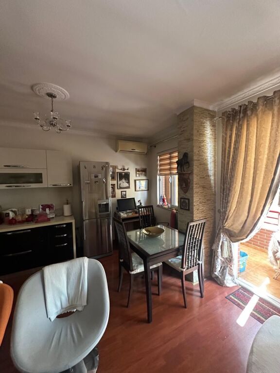 1+1 For Rent, Astiri Roundabout