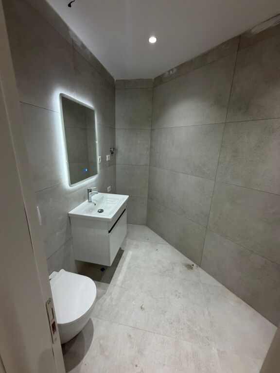 Apartment 2+1+2 for sale at the former bus park, with a mortgage of 208 million lek