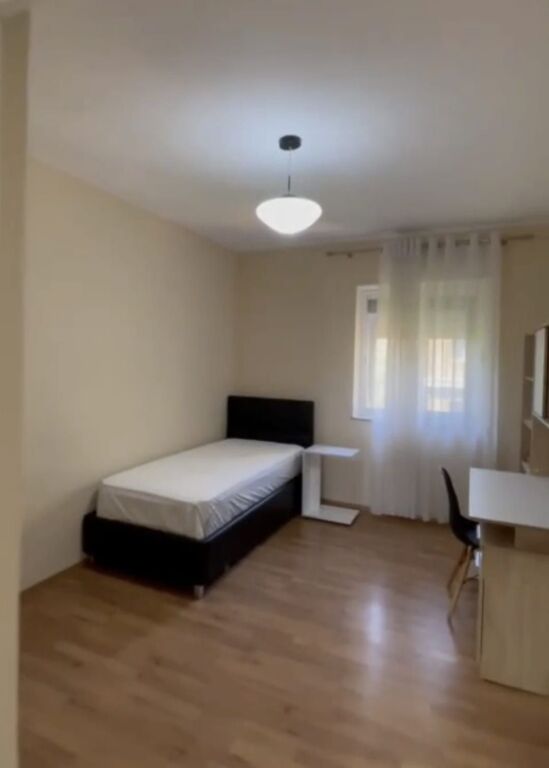 Jepet apartament 2+1 me qira tek Rruga e Durresit , prane Hotel Eden .