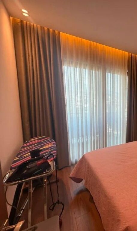 Shitet apartament 1+1 tek Kompleksi Arlis , Farmacia 10 , Rruga 5 Maji , Spitali QSUT , Rruga e Dibres .