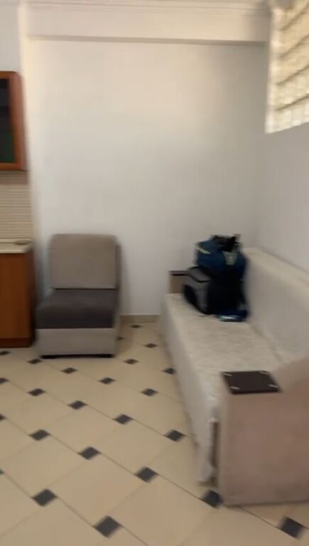 Jepet me qera 1+1 ne astir pallat I mobiluar 40000 lek