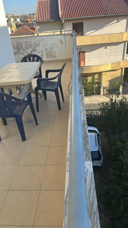 JEPET ME QIRA – KATI I TRETË I NJË VILE | 2+1 + PARKIM | KODRA E PRIFTIT, TIRANË