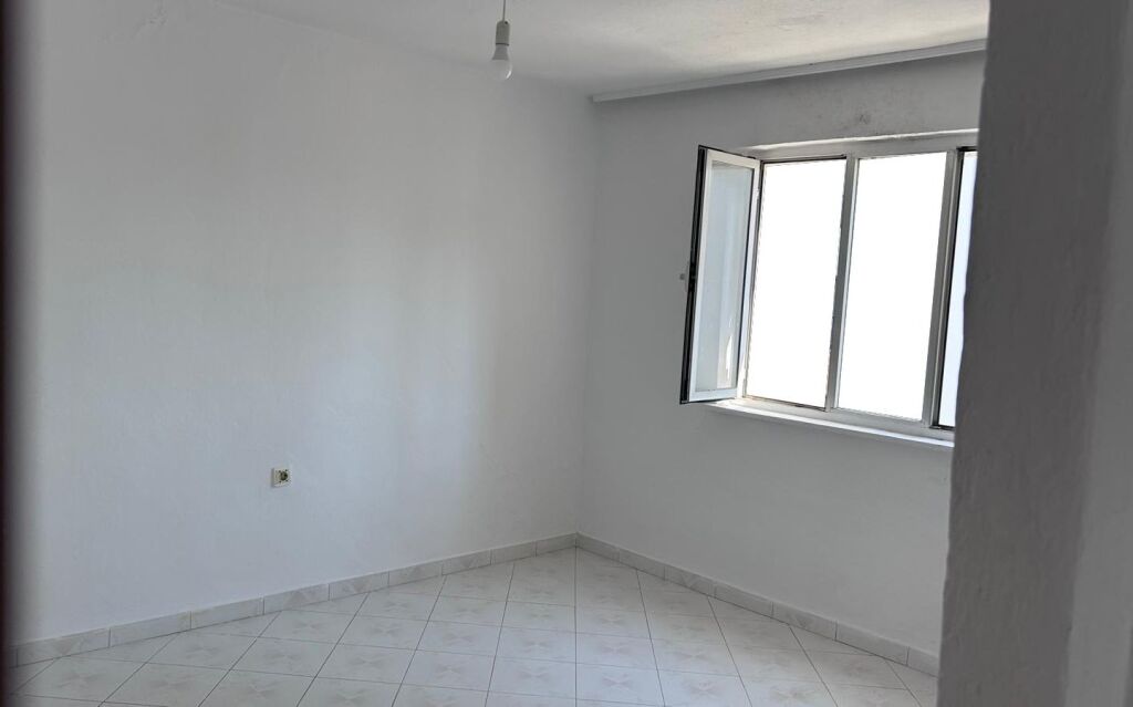 SCUOLA DI BALLO, VENDIAMO APPARTAMENTO 2+1