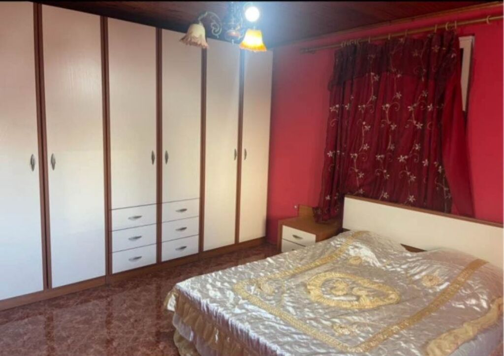 SHTEPI 1+1 ME QERA - PRANE UET, PORCELAN