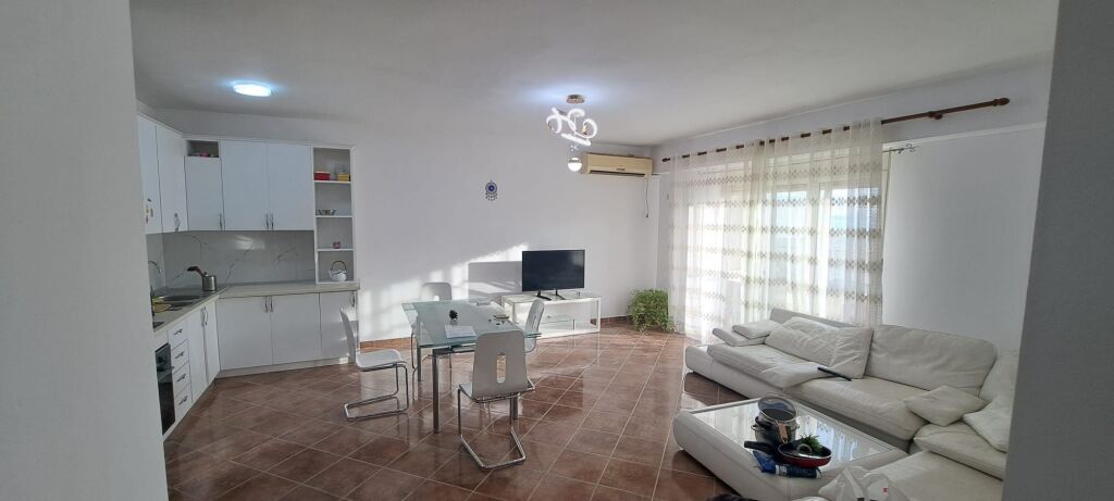 Apartament i shkëlqyer me pamje nga deti, 100m nga plazhi