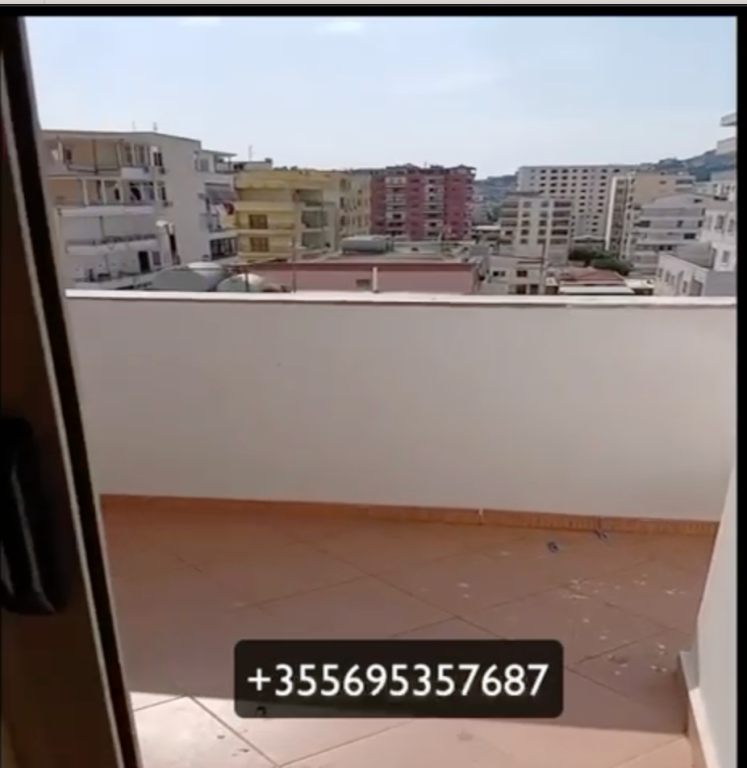 Shitje 2 apartamente ngjitur