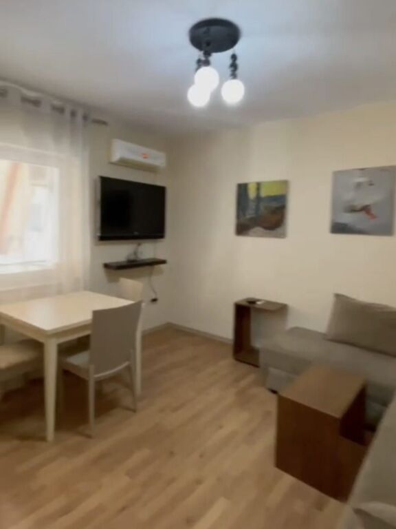 Jepet apartament 2+1 me qira tek Rruga e Durresit , prane Hotel Eden .