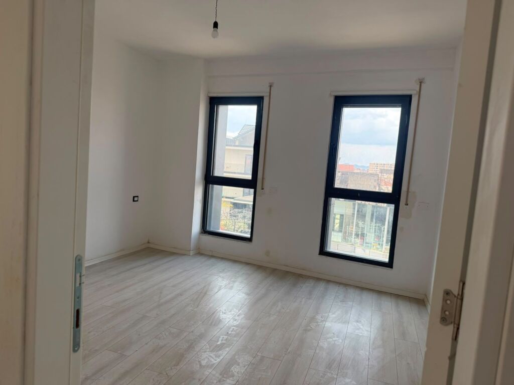 Apartment 2+1+2 for office rent is given at Kompleksi Ndregjoni, Jordan Misja Street, New Boulevard.