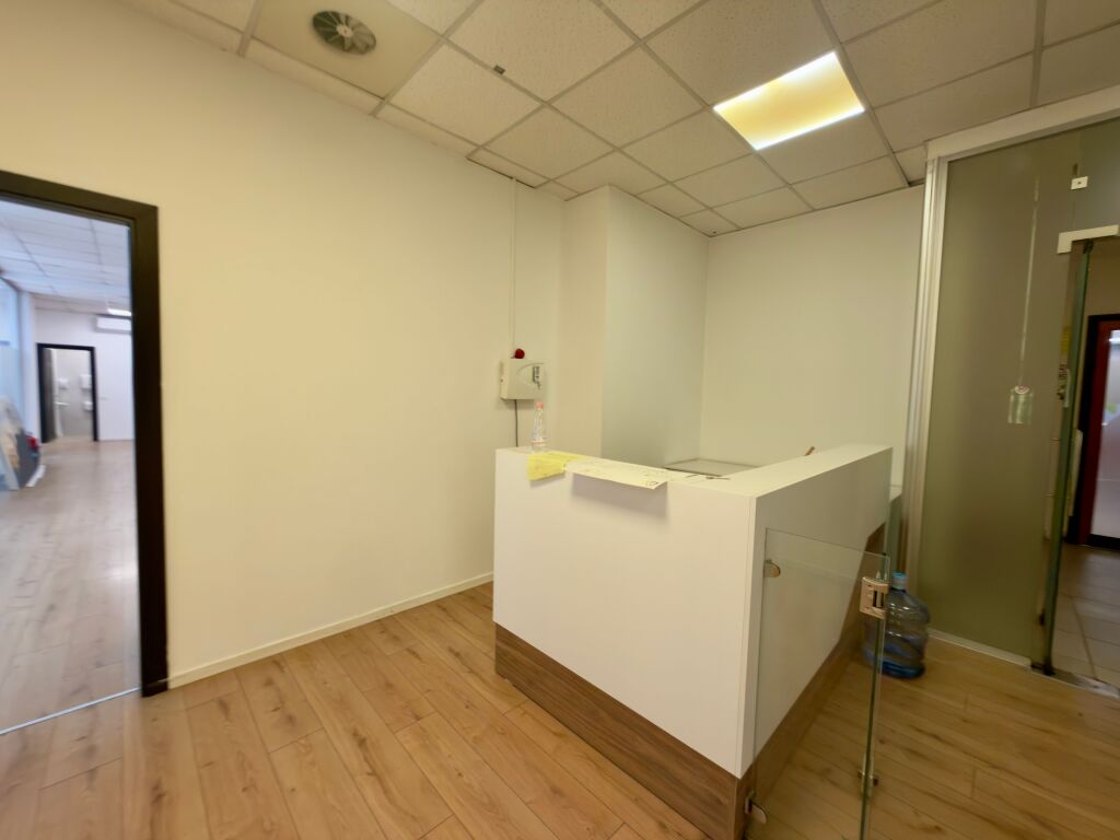 Jepet me qira ambient zyre / klinike / biznesi 540 m2