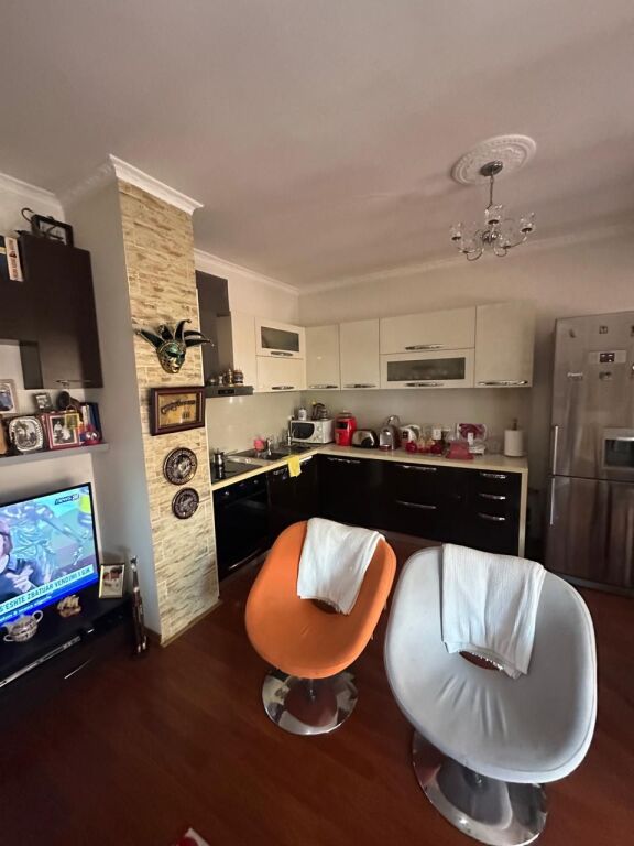 1+1 For Rent, Astiri Roundabout