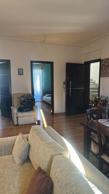 JEPET ME QIRA – KATI I TRETË I NJË VILE | 2+1 + PARKIM | KODRA E PRIFTIT, TIRANË
