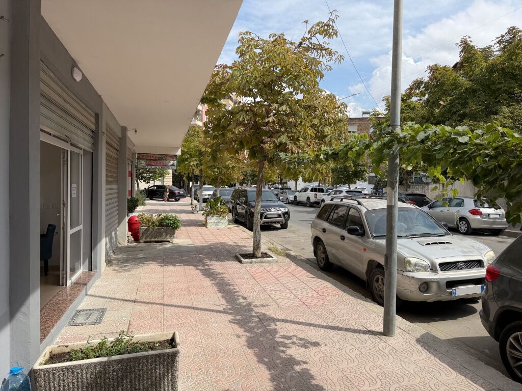 LOCALE COMMERCIALE IN AFFITTO 90m2 A VLORE