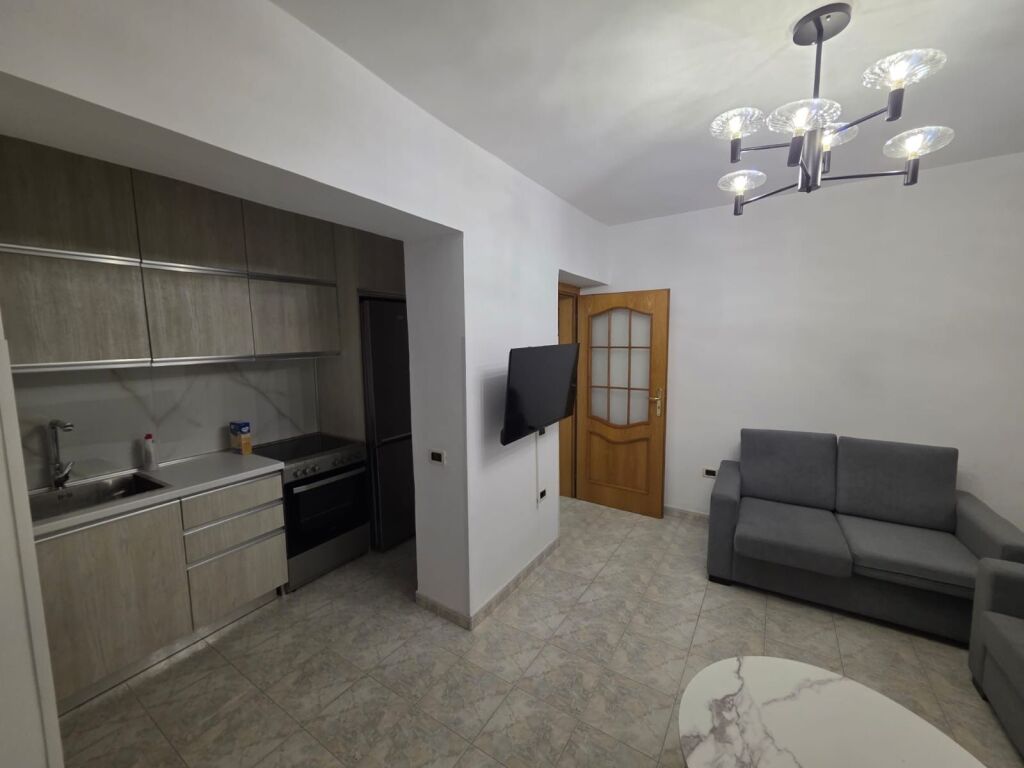 1+1, 2nd floor existing, mine peza, 650 thousand leke