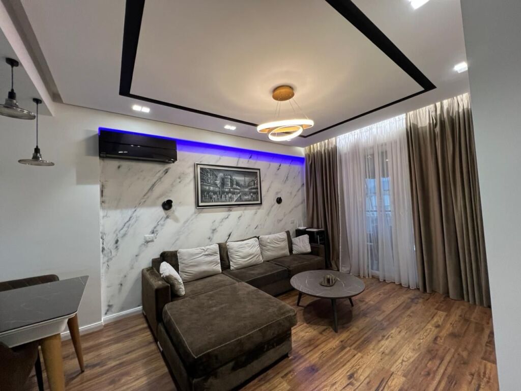 Apartament 1+1 me qira plus 2 tualete te rruga Besim Alla
