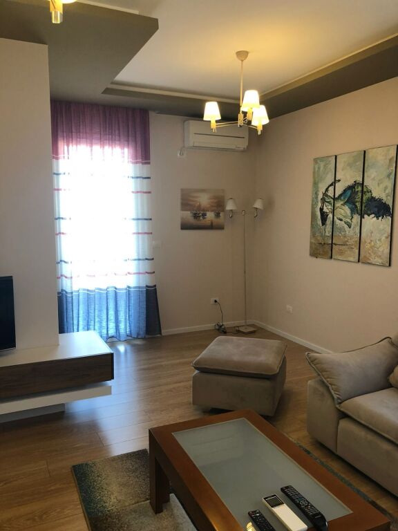 Apartment for rent Lake 650