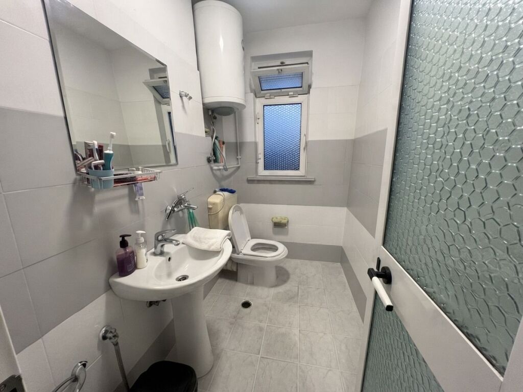 Shitet, Apartament 1+1, Pranë Shkollës "Sabaudin Gabrani", 21 Dhjetori
