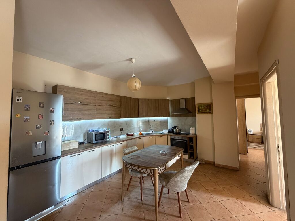 Jepet me qera Apartment 2+1 ne Plazh