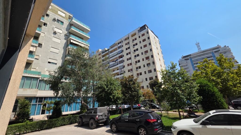SHOP FOR RENT NEAR THE RED CROSS – VLORË 📍
