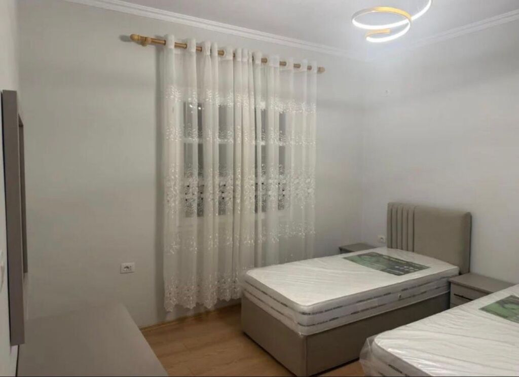 For rent entrance 1+1 in Porcelan!
