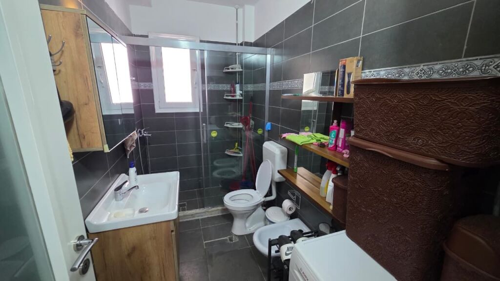 Appartamento 2+1 in affitto, vicino a Bolv Oil, via Pelivan Leskaj, Vlore