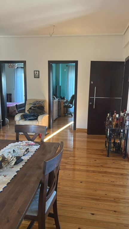 JEPET ME QIRA – KATI I TRETË I NJË VILE | 2+1 + PARKIM | KODRA E PRIFTIT, TIRANË