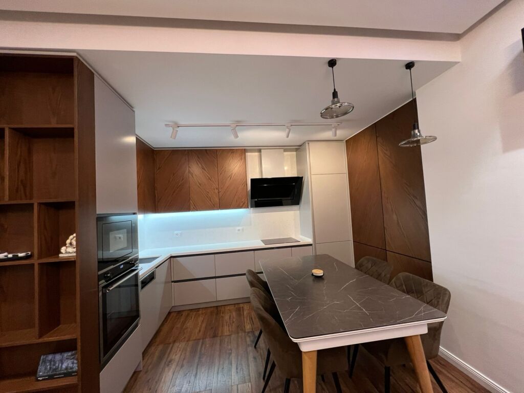 Apartament 1+1 me qira plus 2 tualete te rruga Besim Alla
