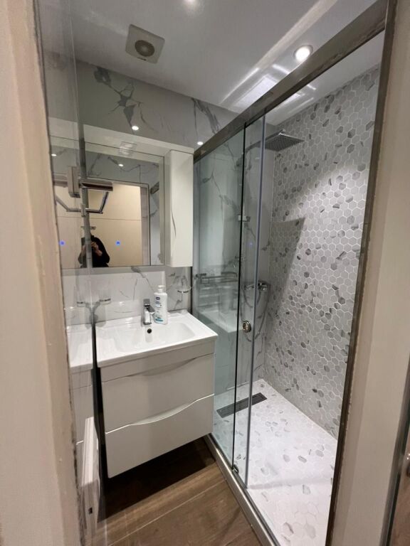Apartament 1+1 me qira plus 2 tualete te rruga Besim Alla
