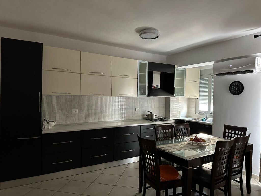Apartament 2+1+2 ne Shitje,Lungomare prane Hannover,Vlore